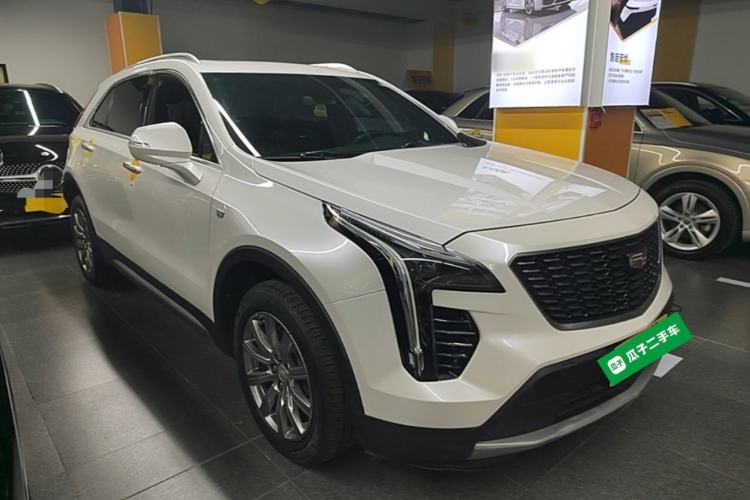 Used Cadillac XT4 2018 28T Two-Wheel-Drive Luxury Model Front Right 45 Deg