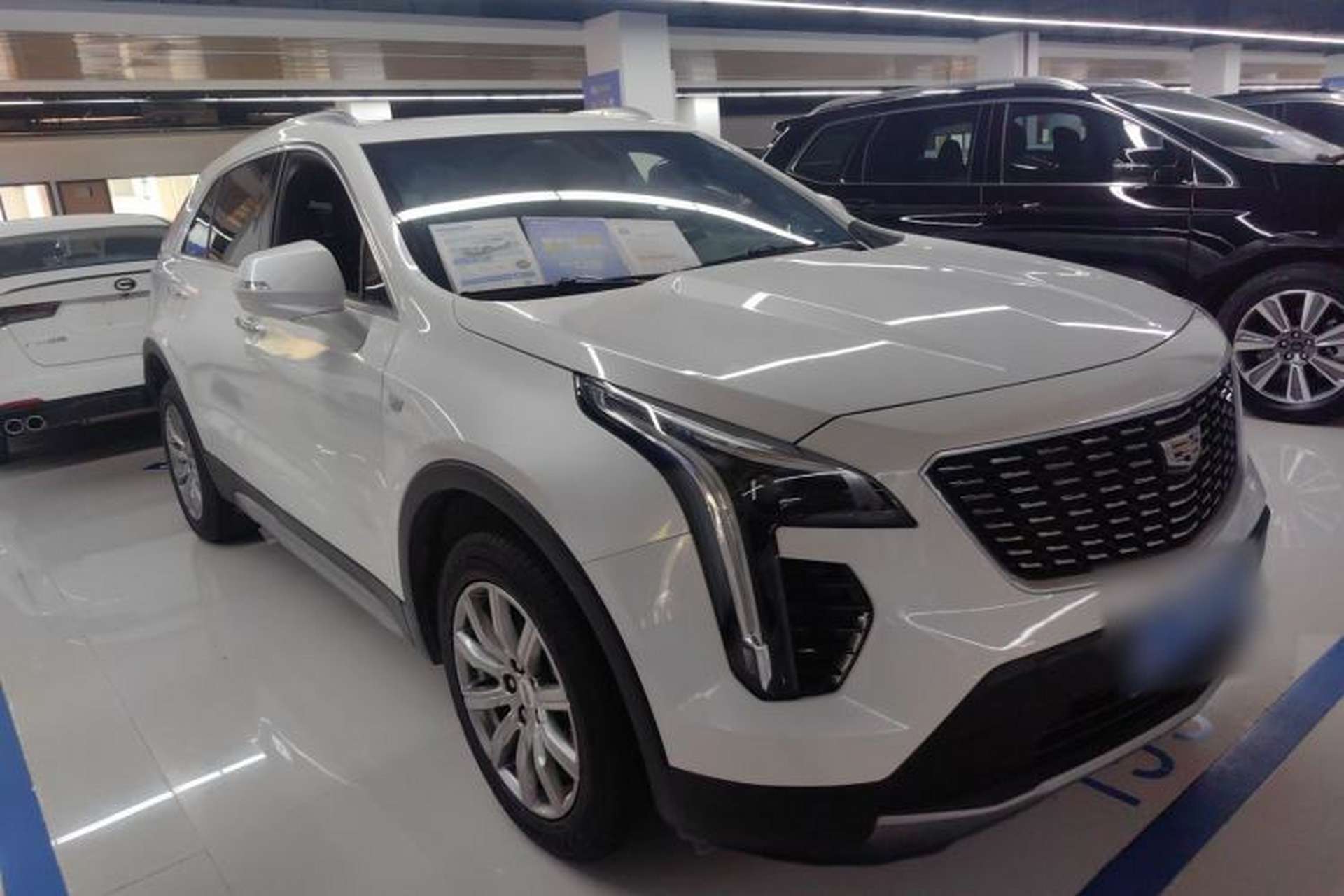 Used Cadillac XT4 2018 28T Two-Wheel Drive Leading Version Front Right 45 Deg