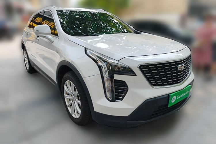 Used Cadillac XT4 2018 28T Two-Wheel Drive Tech Version Front Right 45 Deg