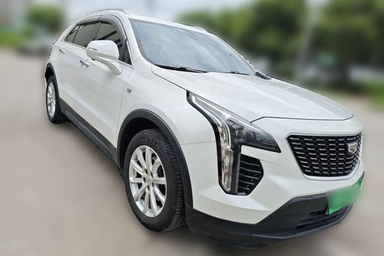 Used Cadillac XT4 2018 28T Two-Wheel Drive Tech Version Front Right 45 Deg