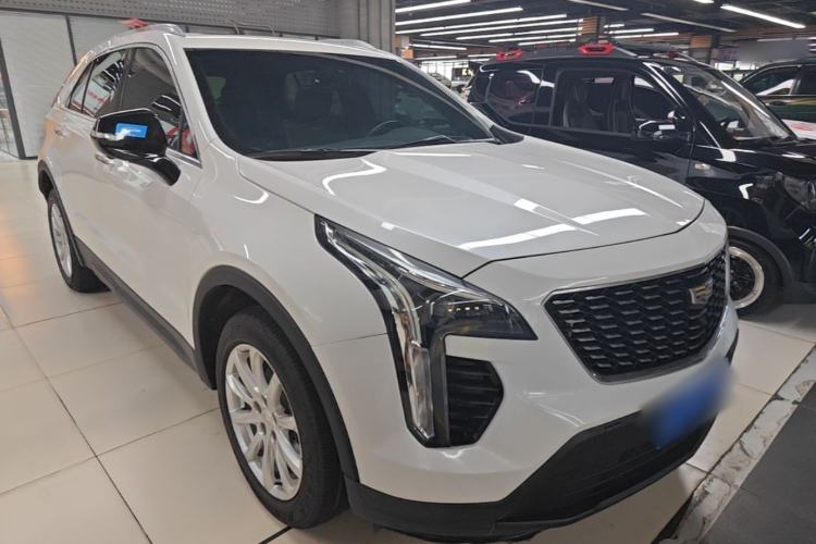 Used Cadillac XT4 2018 28T Two-Wheel Drive Tech Version Front Right 45 Deg