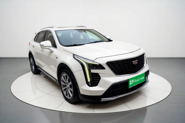 Used Cadillac XT4 2018 28T Two-Wheel-Drive Luxury Model Front Right 45 Deg
