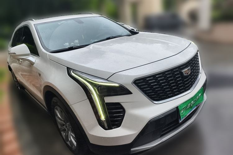 Used Cadillac XT4 2018 28T Two-Wheel-Drive Luxury Model Front Right 45 Deg