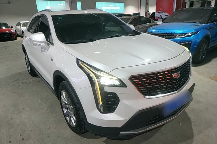Used Cadillac XT4 2018 28T Two-Wheel Drive Leading Version Front Right 45 Deg