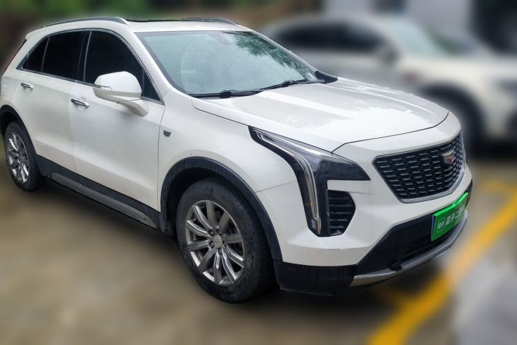 Used Cadillac XT4 2018 28T Two-Wheel Drive Leading Version Front Right 45 Deg