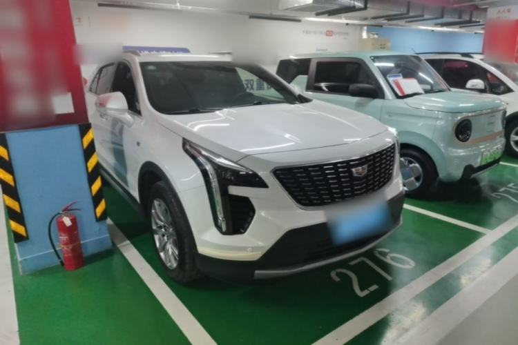Used Cadillac XT4 2018 28T Four-Wheel Drive Leading Model Front Right 45 Deg
