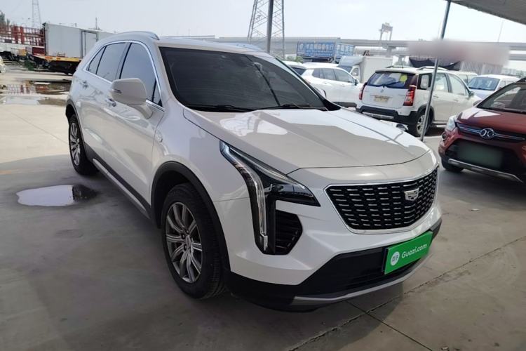 Used Cadillac XT4 2018 28T Two-Wheel-Drive Luxury Model Front Right 45 Deg