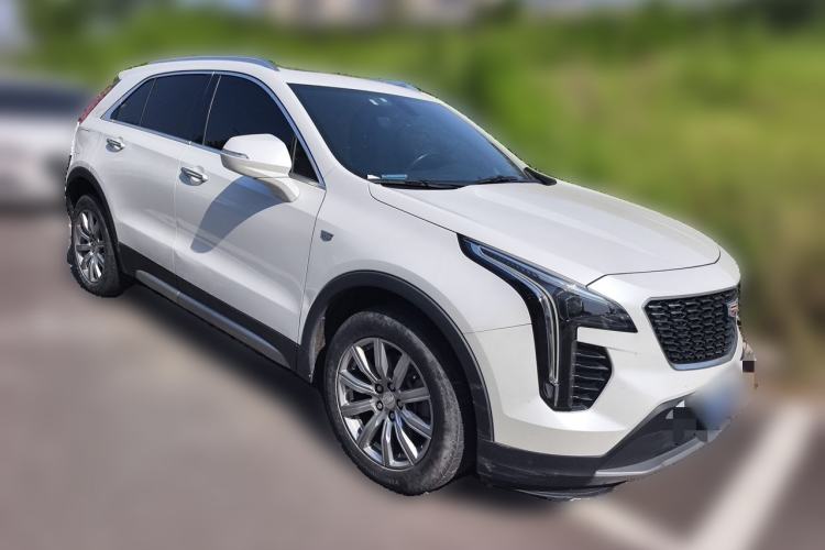 Used Cadillac XT4 2018 28T Two-Wheel Drive Leading Sport Model Front Right 45 Deg
