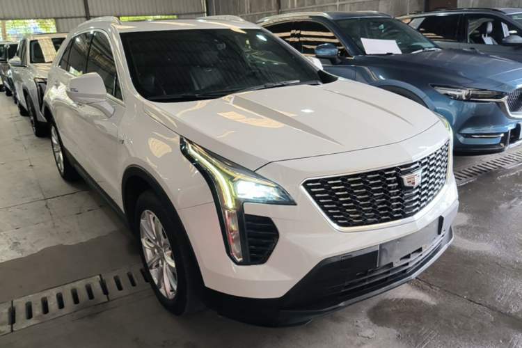 Used Cadillac XT4 2018 28T Two-Wheel Drive Tech Version Front Right 45 Deg