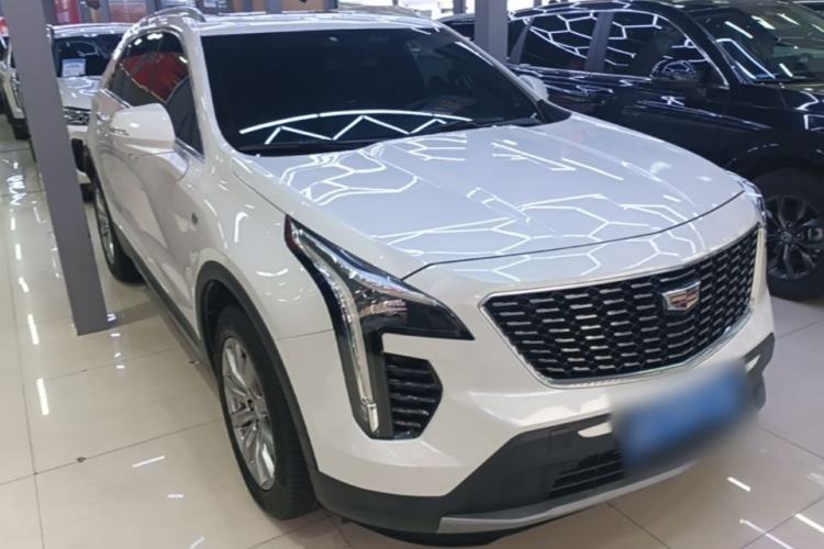 Used Cadillac XT4 2018 28T Two-Wheel Drive Leading Version Front Right 45 Deg