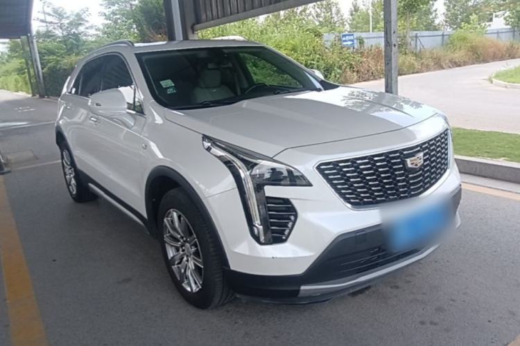 Used Cadillac XT4 2018 28T Two-Wheel-Drive Luxury Model Front Right 45 Deg