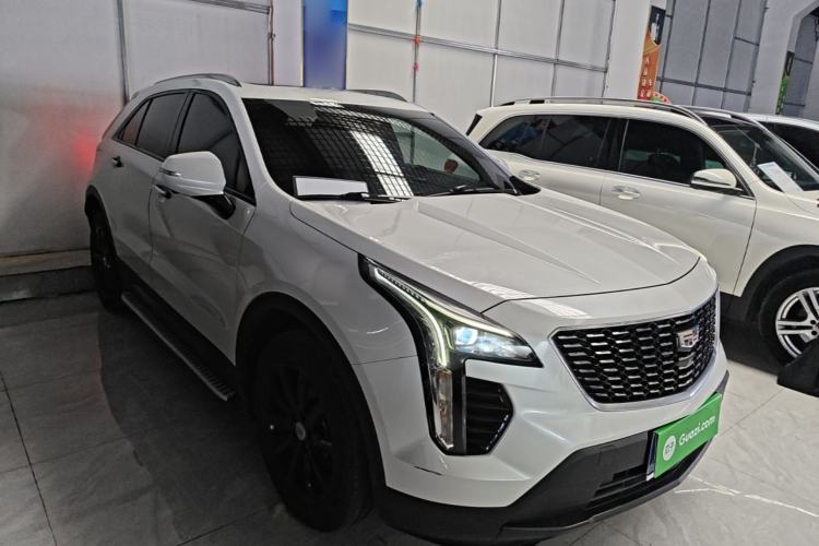 Used Cadillac XT4 2018 28T Two-Wheel Drive Tech Version Front Right 45 Deg