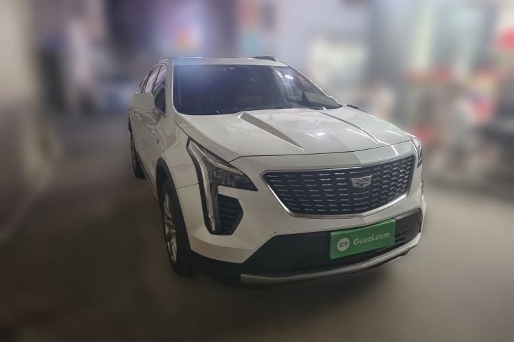 Used Cadillac XT4 2018 28T Two-Wheel-Drive Luxury Model Front Right 45 Deg