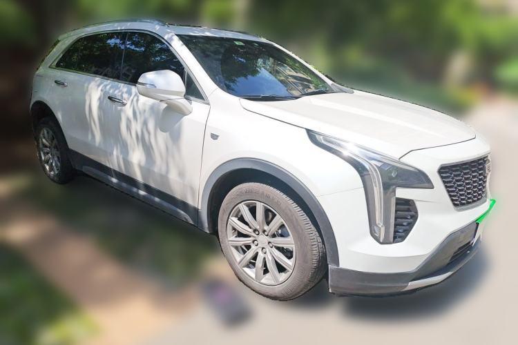Used Cadillac XT4 2018 28T Two-Wheel Drive Leading Version Front Right 45 Deg