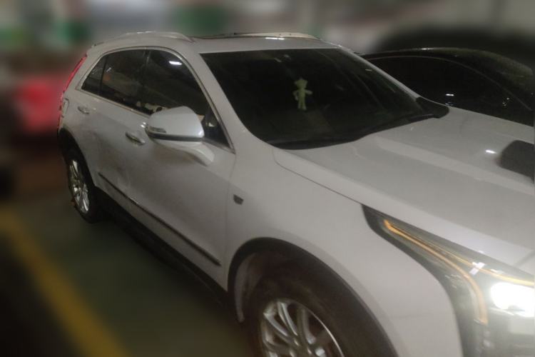 Used Cadillac XT4 2018 28T Two-Wheel Drive Tech Version Front Right 45 Deg