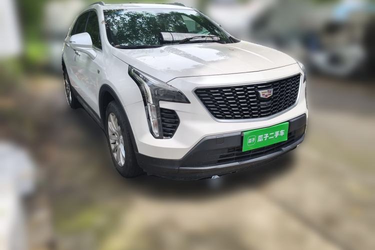 Used Cadillac XT4 2018 28T Two-Wheel Drive Tech Version Front Right 45 Deg