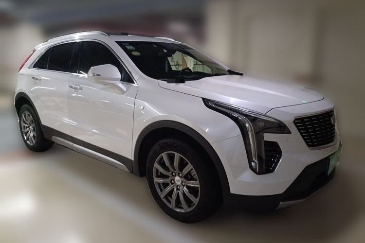 Used Cadillac XT4 2018 28T Two-Wheel-Drive Luxury Model Front Right 45 Deg