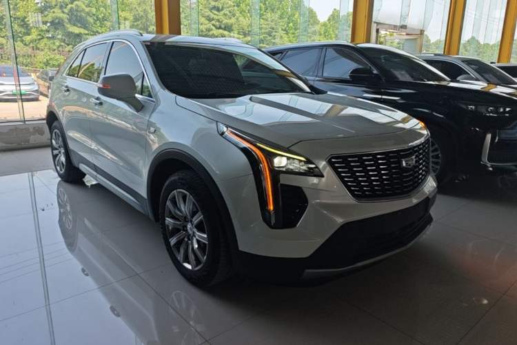 Used Cadillac XT4 2018 28T Two-Wheel Drive Leading Version Front Right 45 Deg