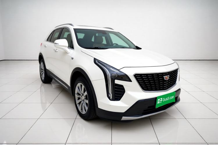 Used Cadillac XT4 2018 28T Two-Wheel-Drive Luxury Model Front Right 45 Deg