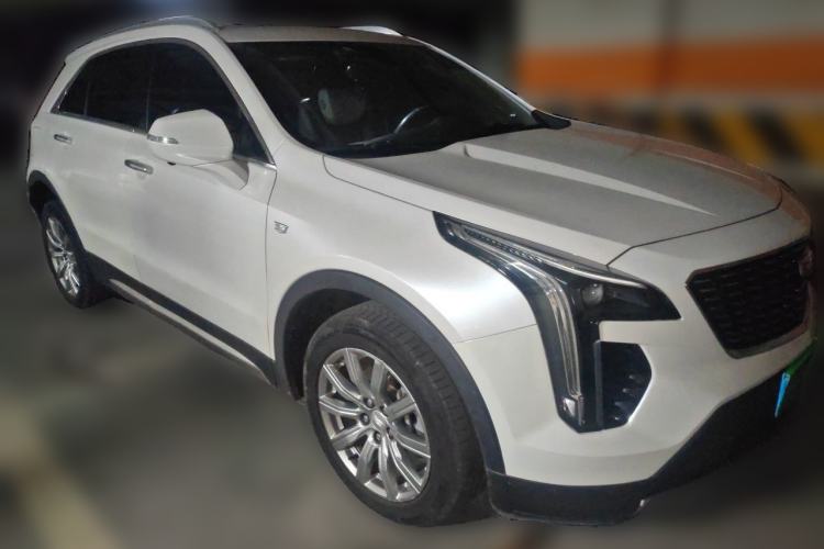 Used Cadillac XT4 2018 28T Two-Wheel Drive Leading Version Front Right 45 Deg