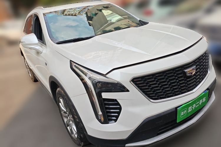 Used Cadillac XT4 2018 28T Two-Wheel-Drive Luxury Model Front Right 45 Deg
