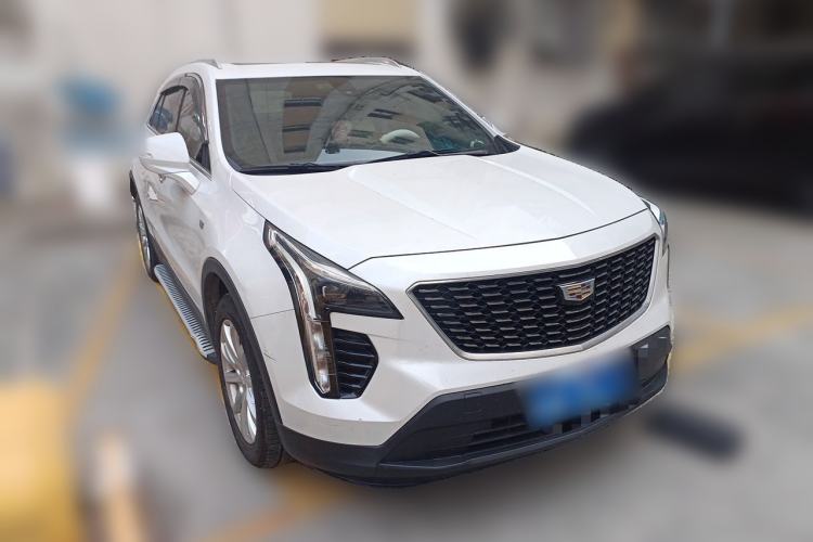Used Cadillac XT4 2018 28T Two-Wheel Drive Tech Version Front Right 45 Deg