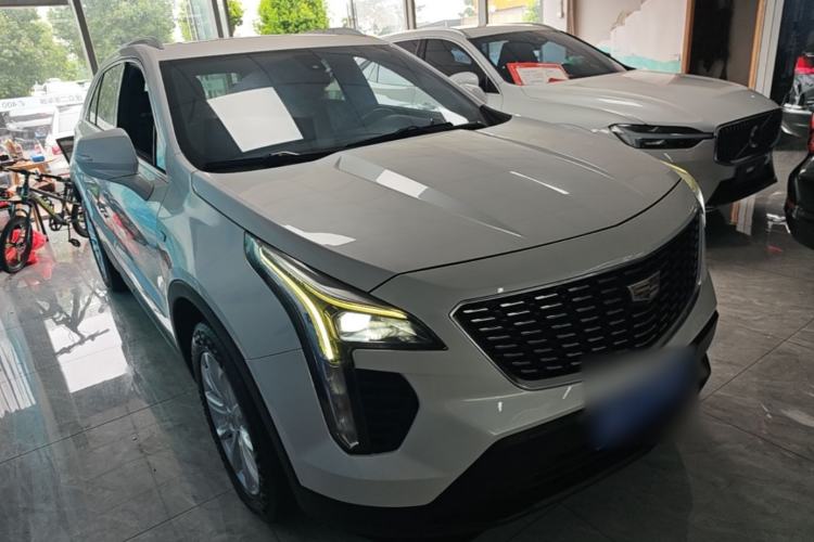 Used Cadillac XT4 2018 28T Two-Wheel Drive Tech Version Front Right 45 Deg