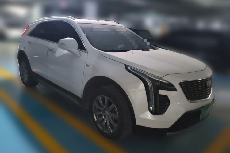 Used Cadillac XT4 2018 28T Two-Wheel-Drive Luxury Model Front Right 45 Deg