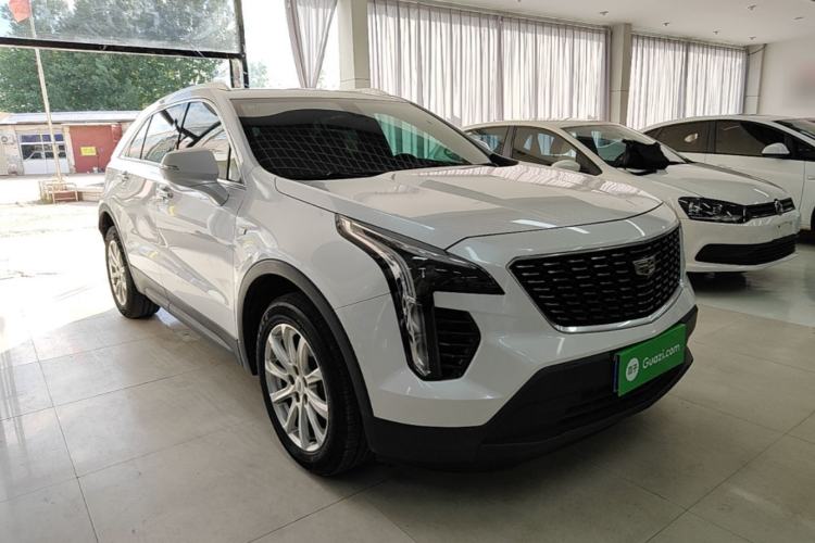 Used Cadillac XT4 2018 28T Two-Wheel Drive Tech Version Front Right 45 Deg
