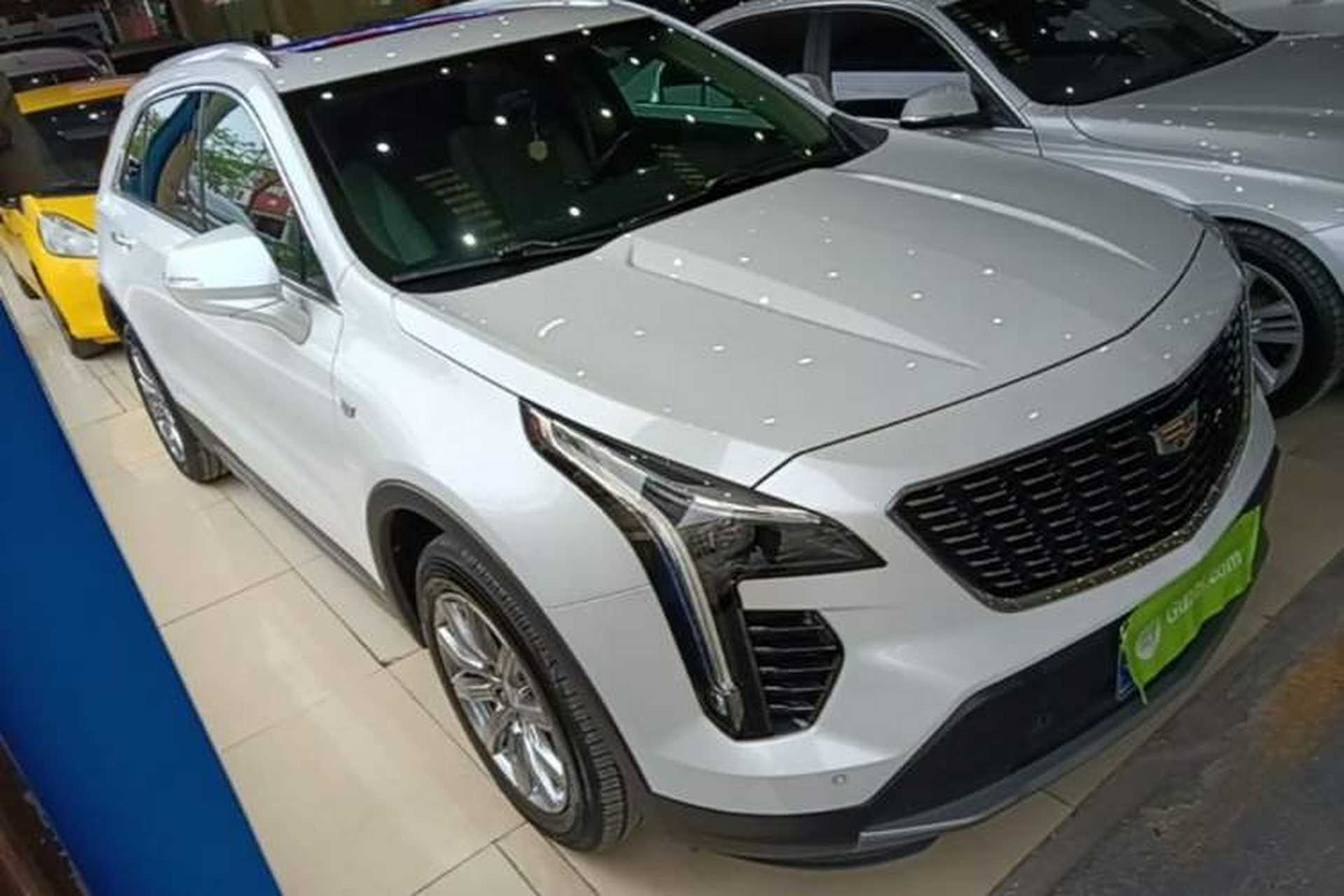 Used Cadillac XT4 2018 28T Two-Wheel-Drive Luxury Model Front Right 45 Deg