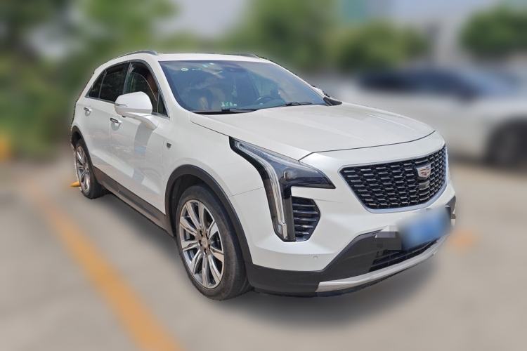 Used Cadillac XT4 2018 28T 4x4 Platinum Edition Front Right 45 Deg