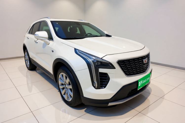 Used Cadillac XT4 2018 28T Two-Wheel Drive Leading Version Front Right 45 Deg