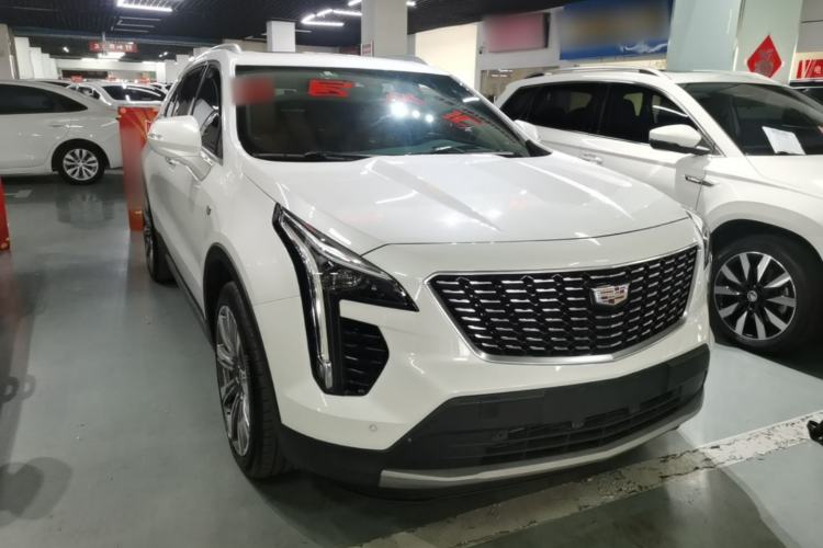 Used Cadillac XT4 2018 28T 4x4 Platinum Edition Front Right 45 Deg