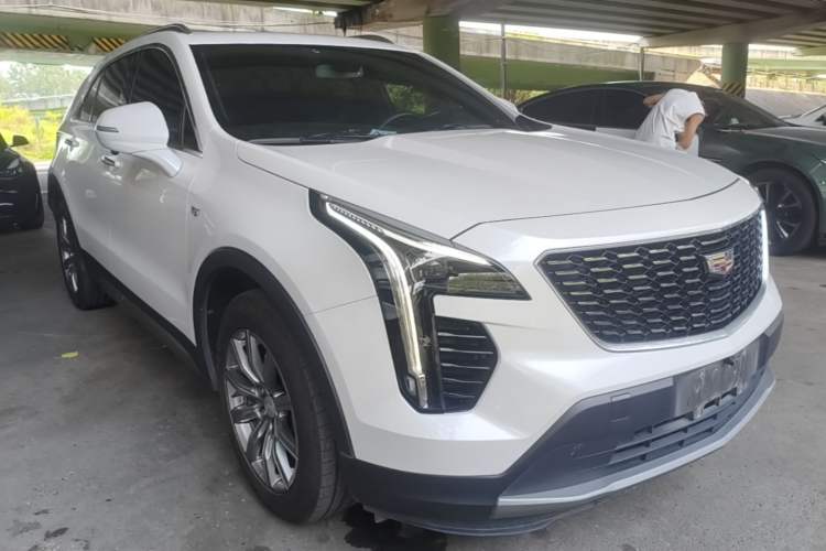 Used Cadillac XT4 2018 28T Two-Wheel Drive Leading Version Front Right 45 Deg