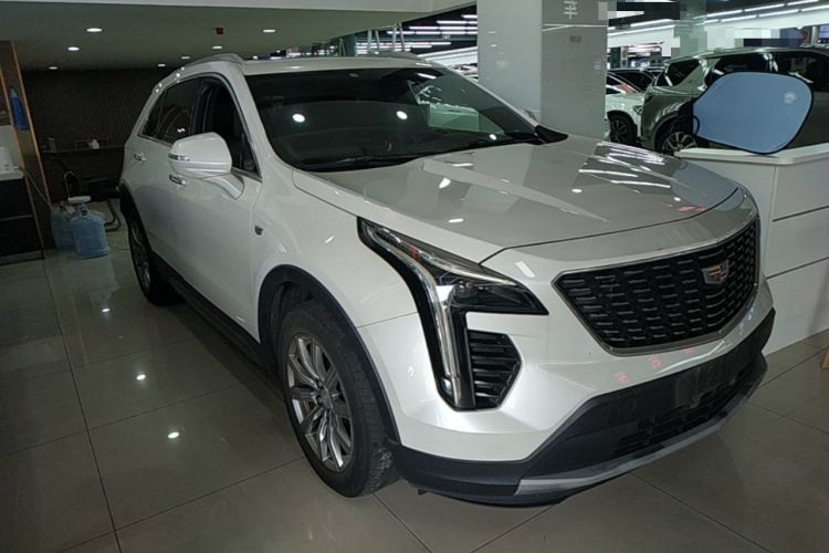 Used Cadillac XT4 2018 28T Two-Wheel Drive Leading Version Front Right 45 Deg