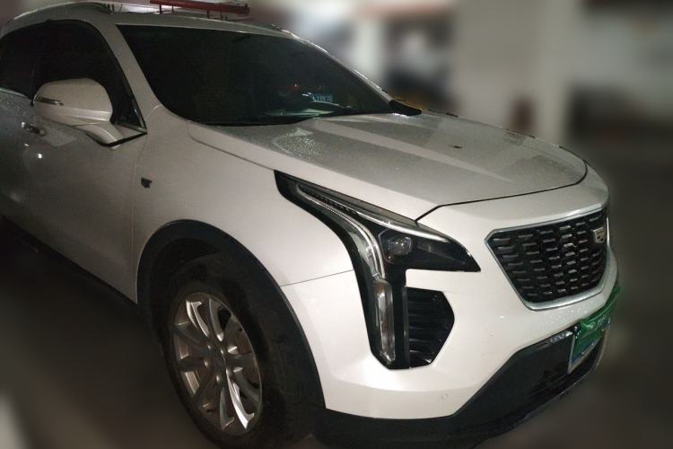 Used Cadillac XT4 2018 28T Two-Wheel Drive Tech Version Front Right 45 Deg