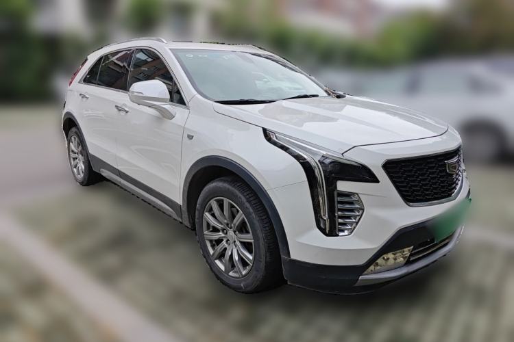 Used Cadillac XT4 2018 28T Two-Wheel-Drive Luxury Model Front Right 45 Deg