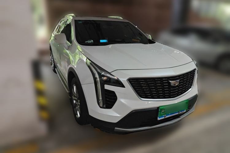 Used Cadillac XT4 2018 28T Two-Wheel Drive Leading Version Front Right 45 Deg