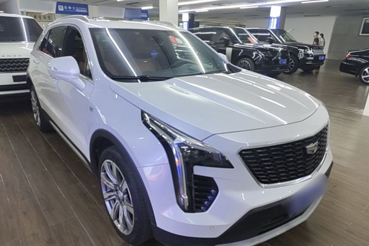 Used Cadillac XT4 2018 28T 4x4 Platinum Edition Front Right 45 Deg