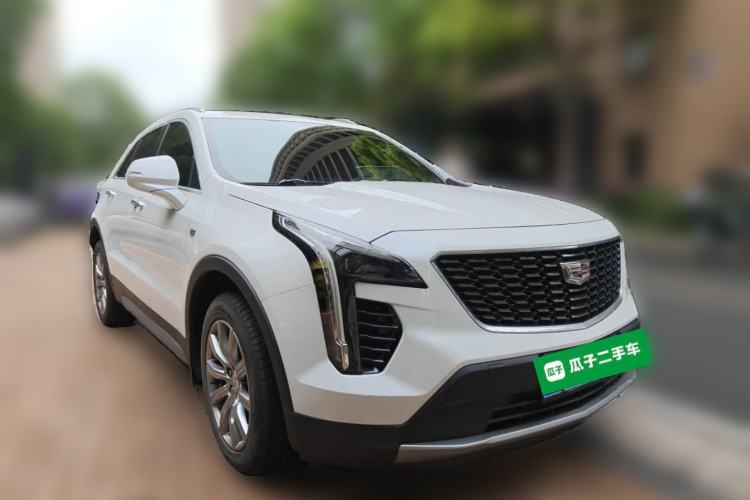 Used Cadillac XT4 2018 28T Two-Wheel-Drive Luxury Model Front Right 45 Deg