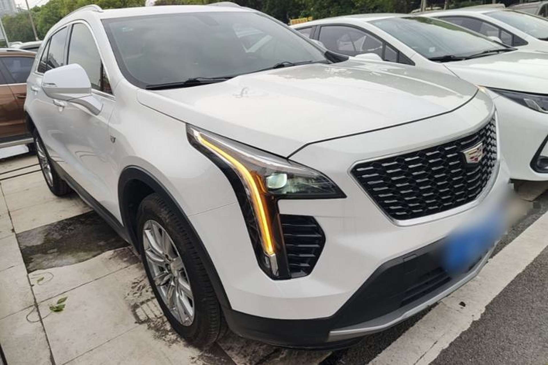 Used Cadillac XT4 2018 28T Two-Wheel Drive Leading Version Front Right 45 Deg