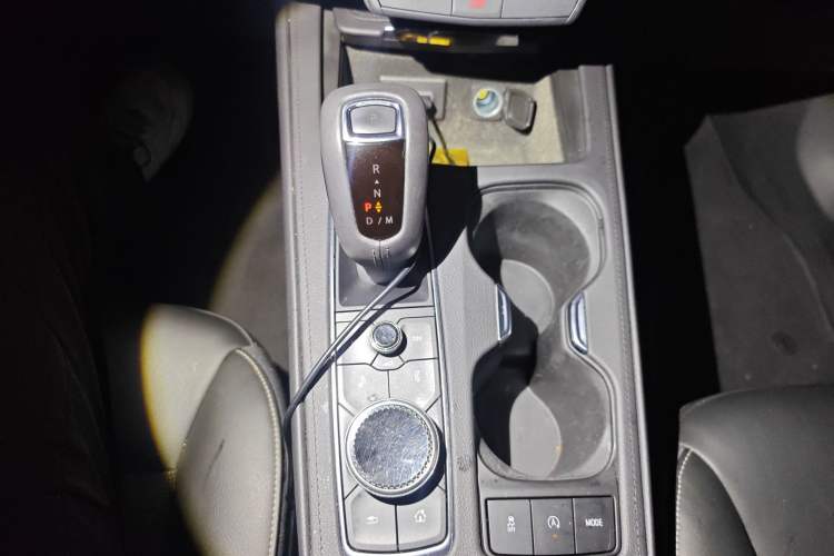 Used Cadillac XT4 2018 28T Two-Wheel Drive Tech Version Gear Lever