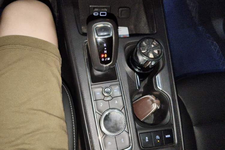Used Cadillac XT4 2018 28T Two-Wheel Drive Leading Version Gear Lever