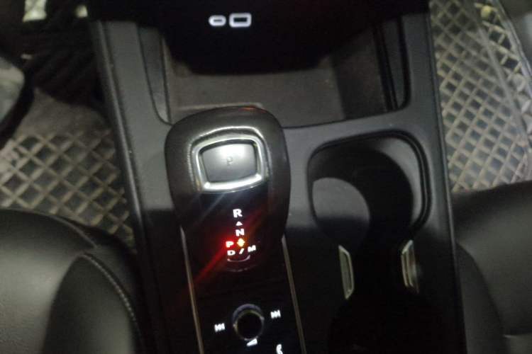 Used Cadillac XT4 2018 28T Two-Wheel-Drive Luxury Model Gear Lever