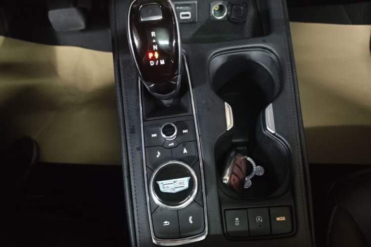 Used Cadillac XT4 2018 28T Two-Wheel Drive Leading Version Gear Lever