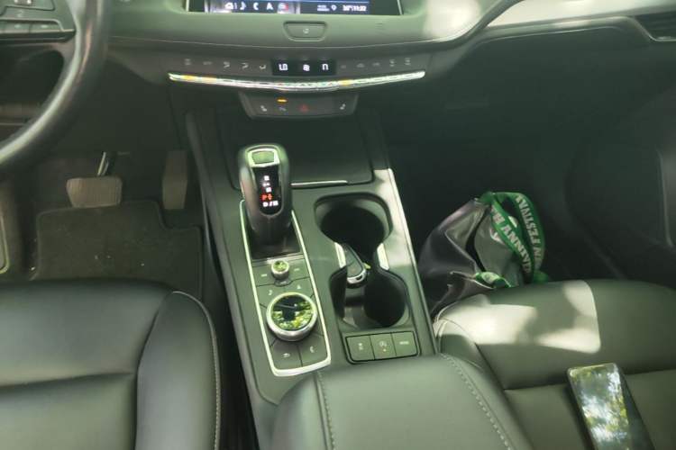 Used Cadillac XT4 2018 28T Two-Wheel Drive Leading Version Gear Lever