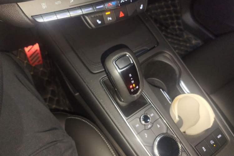 Used Cadillac XT4 2018 28T Two-Wheel Drive Leading Version Gear Lever