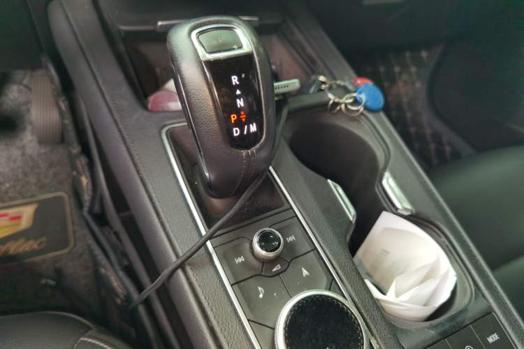 Used Cadillac XT4 2018 28T Two-Wheel Drive Leading Version Gear Lever
