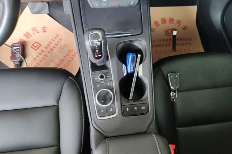 Used Cadillac XT4 2018 28T Two-Wheel-Drive Luxury Model Gear Lever