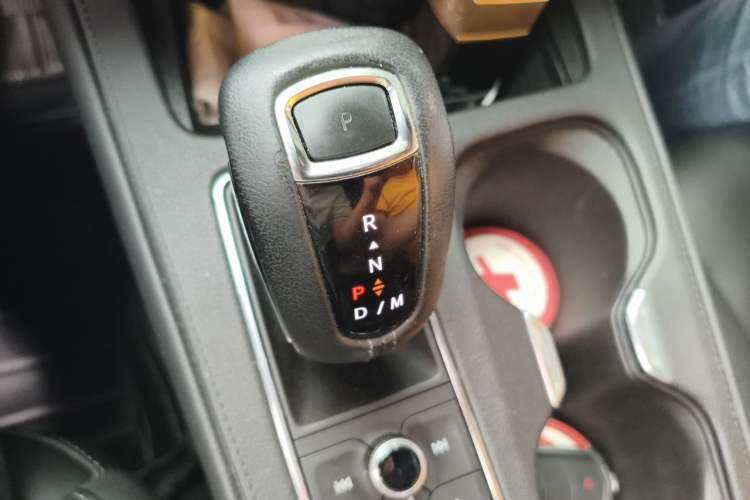 Used Cadillac XT4 2018 28T Two-Wheel Drive Tech Version Gear Lever